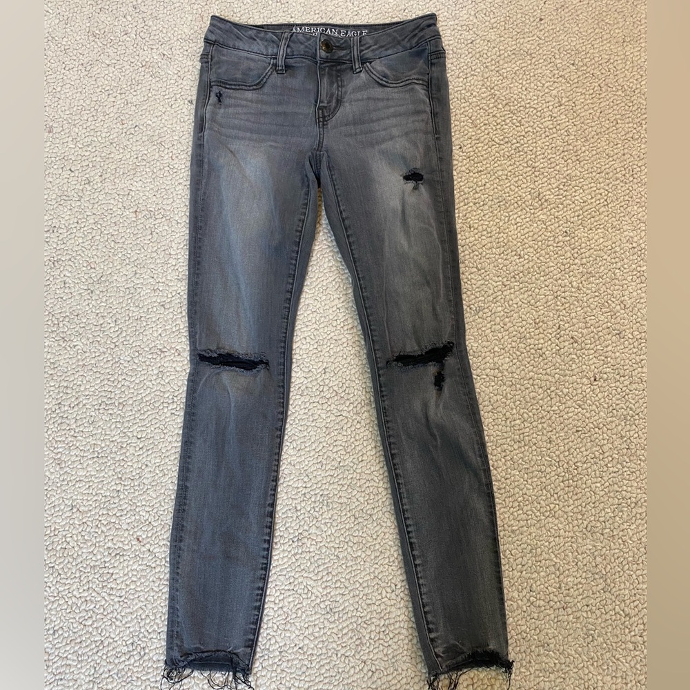 American Eagle Jeans Women’s Size 4 Regular Jegging Bottoms Gray wash distressed